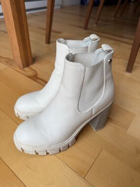 GBG Los Angeles Cream Chelsea Lug Heel Booties